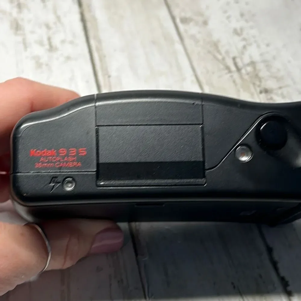 Kodak‎ Star 935 Point & Shoot 35mm Film Camera Pop-Up Flash Case